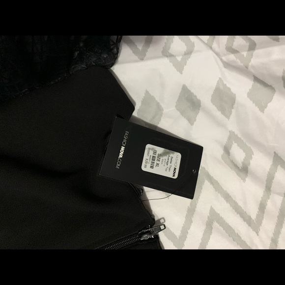 Black puffy-sleeve, casual, crop-top - Picture 3 of 3